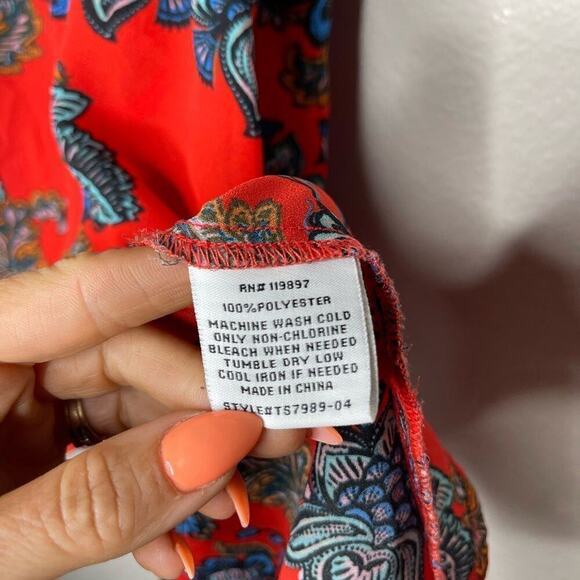 Collective Concepts Red Floral Top - Picture 5 of 6